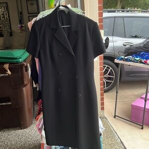 Petite sophisticate ladies dress in black size 4
